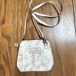 BedStu Crossbody, white distressed leather